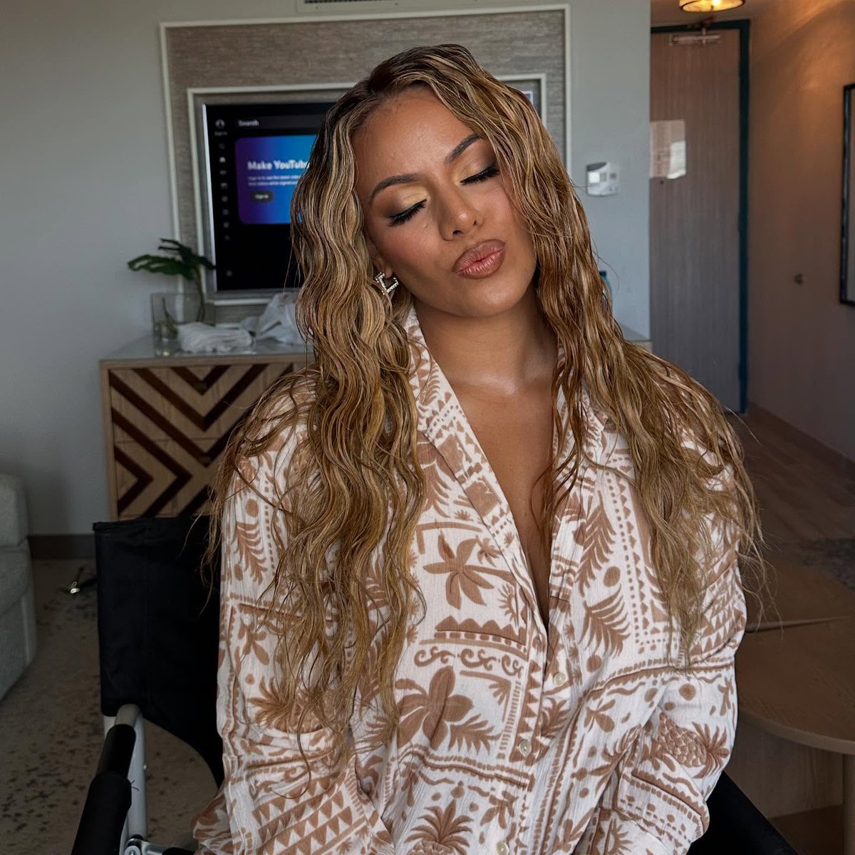 DinahNewsJane's tweet photo. #IG | Dinah Jane on new post
“yourbeautymaven”. https://t.co/7ZmZ0KbMJA