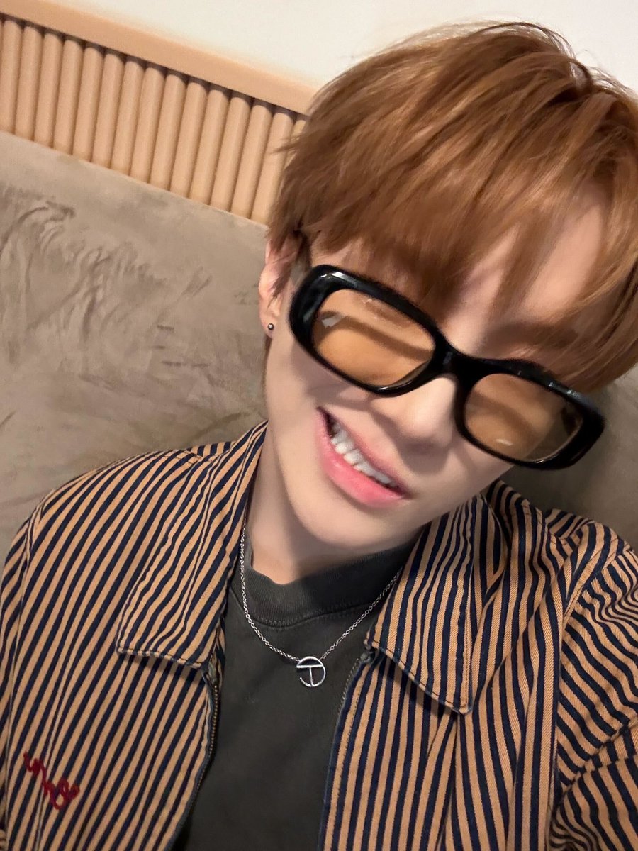 Guess who’s rocking fresh hair? That’s right, me. This time it’s an orange-brown shade, bold, warm, and maybe a little dangerous. Could it mean something’s coming? Stay tuned. Until the comeback is announced, feel free to keep my photo close… I don’t mind if you stare longer. ;)