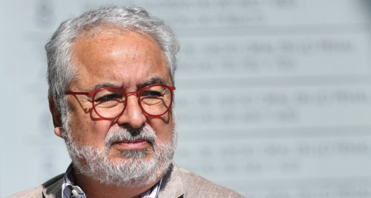 TarquinoPaspala's tweet photo. Revelan q Luis Hermosilla no está cumpliendo con el arresto domiciliario. Carabineros fue a fiscalizar su domicilio sin éxito. 

Si este sinvergüenza no respeta la medida, debe volver a prisión preventiva. Así de simple! https://t.co/N3B2iwOSNP