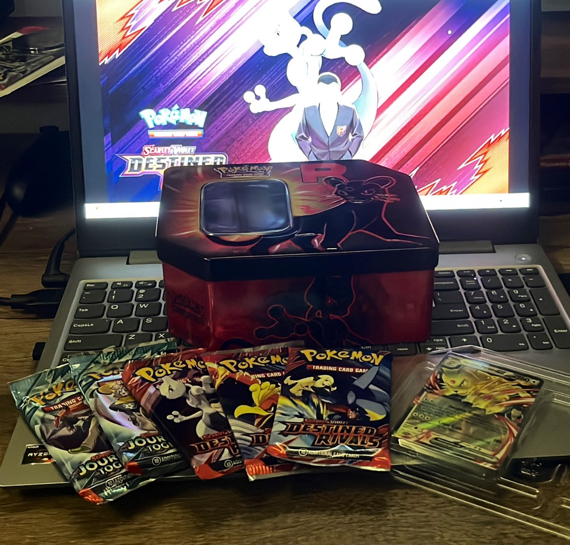 PoDoesPokemon's tweet image. Sunday Night football pack,opened a Destin Rivals Tin… Just a pack opening! 😅 #DestinedRivals pack #6! #CodeCard #Pokemon #PokemonTCG