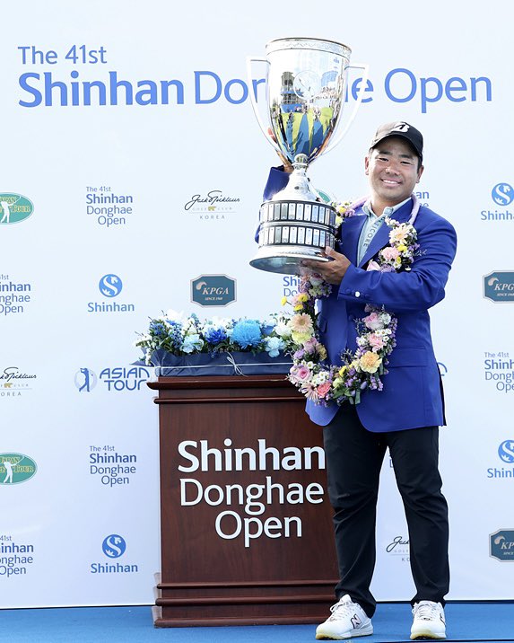 asiantourgolf's tweet photo. Your 2 time Shinhan Donghae Open winner… Kazuki Higa 🇯🇵🏆
#ShinhanDonghaeOpen #TimeToRise https://t.co/5iSxPXXIpw