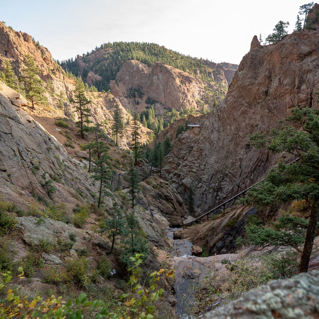 seven_falls's tweet photo. Morning views as the light starts to touch the walls of the canyon. ​

#SevenFalls #Colorado #Canyon https://t.co/hQCT9qAxh1