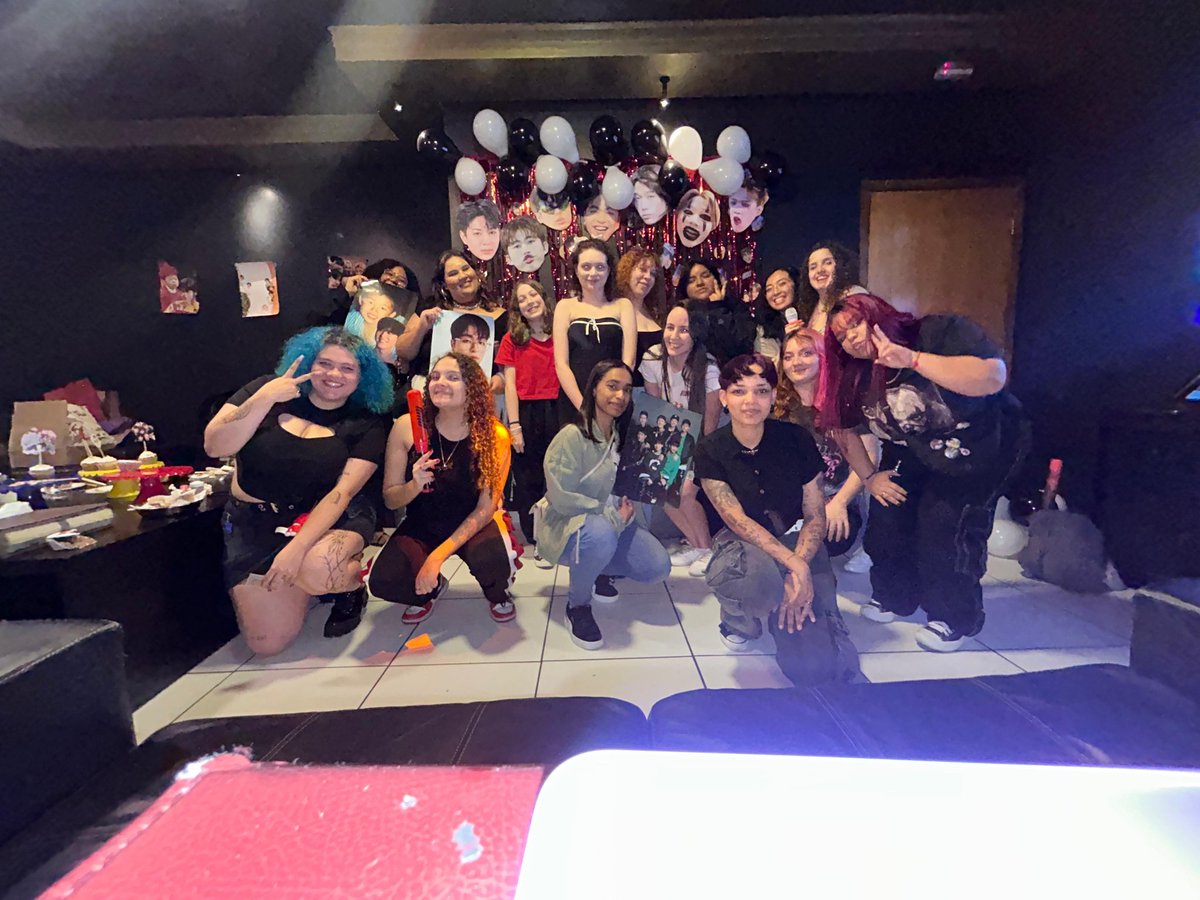 ikonic_monbebe1's tweet photo. E hoje foi dia de comemorar 10 anos do iKON com ikonics incríveis ❤️ Obrigada @iKON_Corner por proporcionar um evento tão especial! Estava tudo tão lindo 🥰 Cada detalhe foi único ❤️

#iKON_10th_Anniversary https://t.co/vztbFfksDI