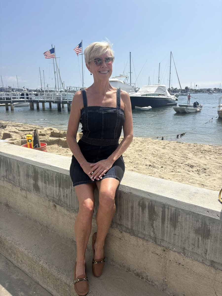 PaulaMaier3's tweet image. A lovely day to enjoy a lobster roll on Balboa Island 🦞

#lobsterroll #BalboaIsland #EndOfSummer