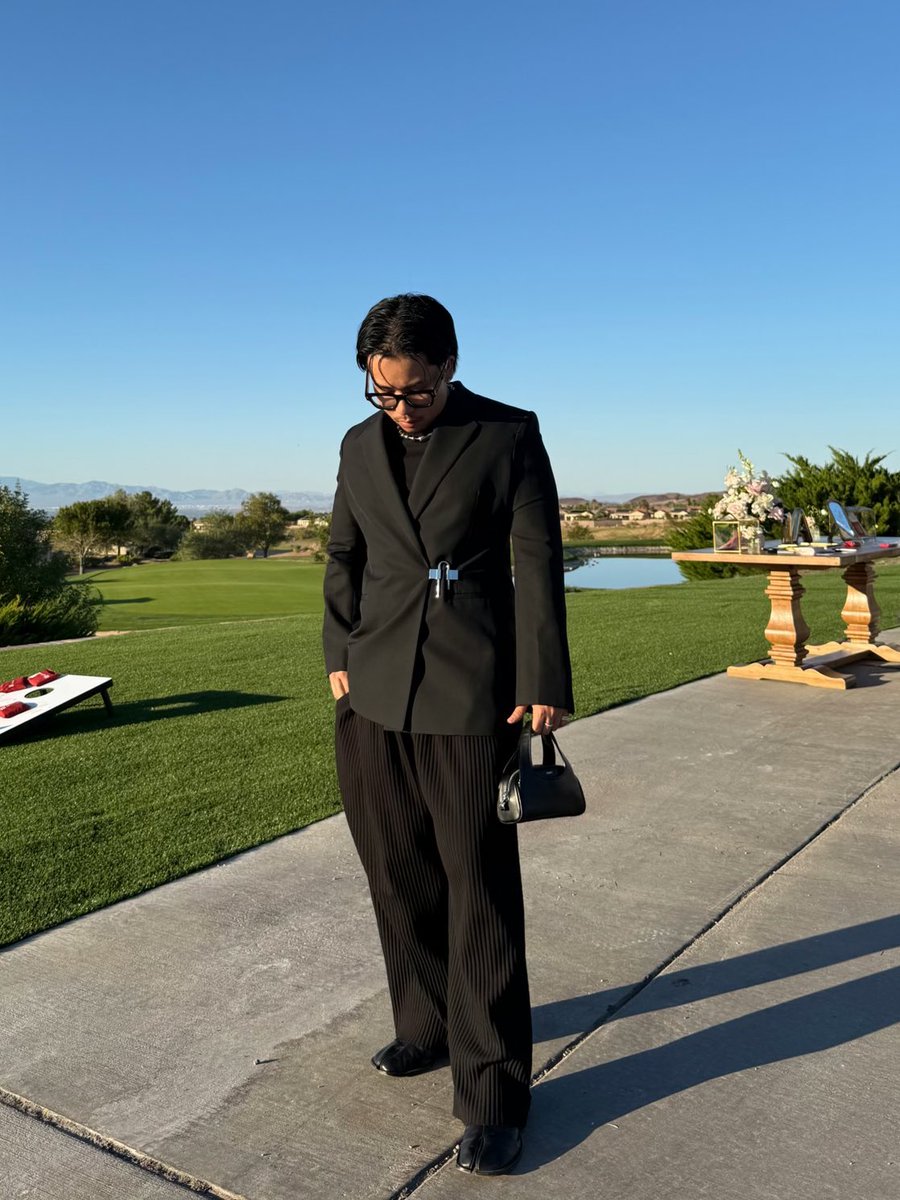 blicky tan tweet media