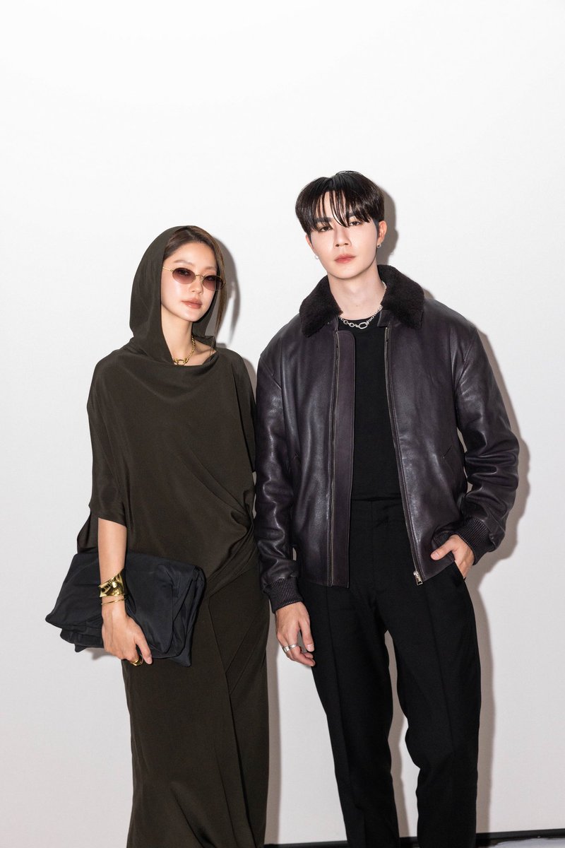 zee_pruk's tweet photo. COS AW25, an unforgettable New York Fashion Week moment 🖤

ZEEPRUK AT NYFW AW25
#COSAW25
#COSThailand
#COSAW2025xZEE https://t.co/fYYBQdiwAJ