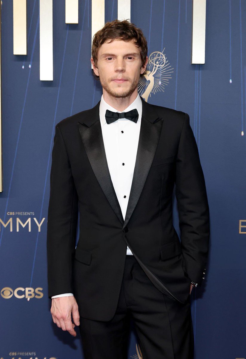 Evan Peters tweet media