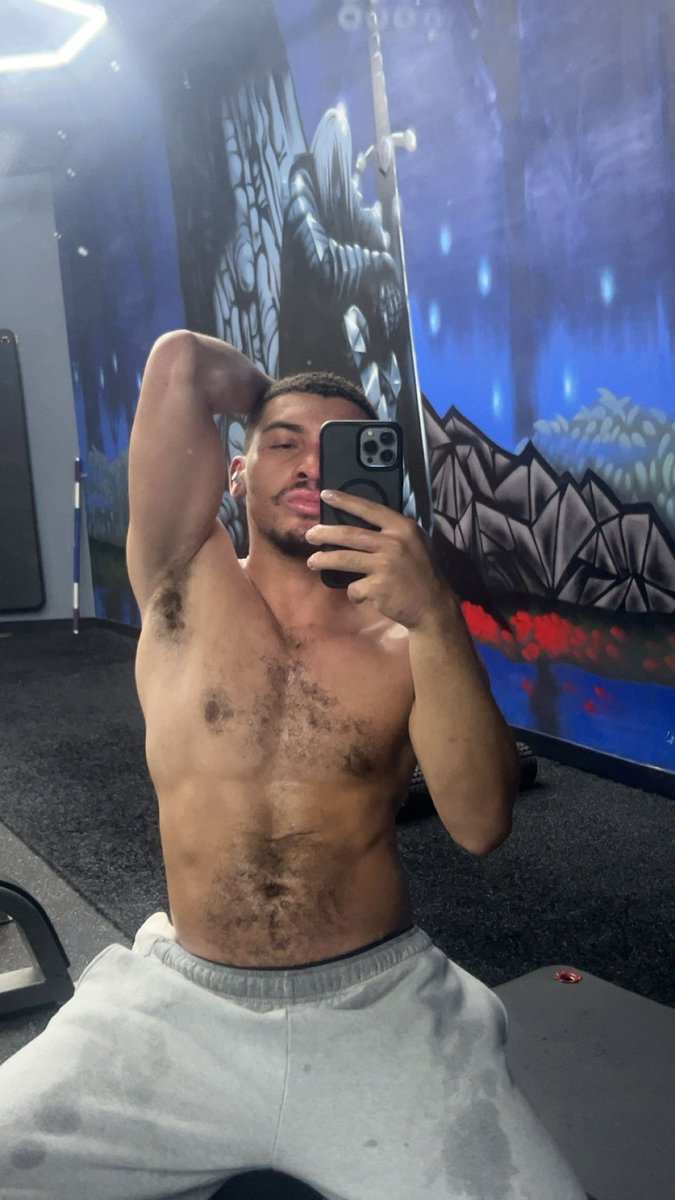 itsisaiahjamess's tweet photo. post workout outtakes from this week https://t.co/nwKIsS76MP