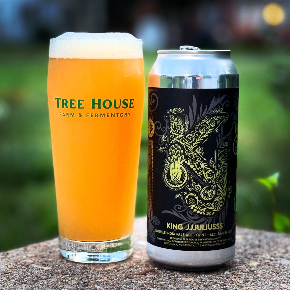 The King has arrived at Woodstock! Fantastic! Cheers <a href="/TreeHouseBrewCo/">Tree House Brewing Co.🍺</a> <a href="/TreehouseLdog/">Tree House L-Dog</a> <a href="/treehousenate/">Nathan Lanier</a> <a href="/jomobono/">Jay Omobono</a>