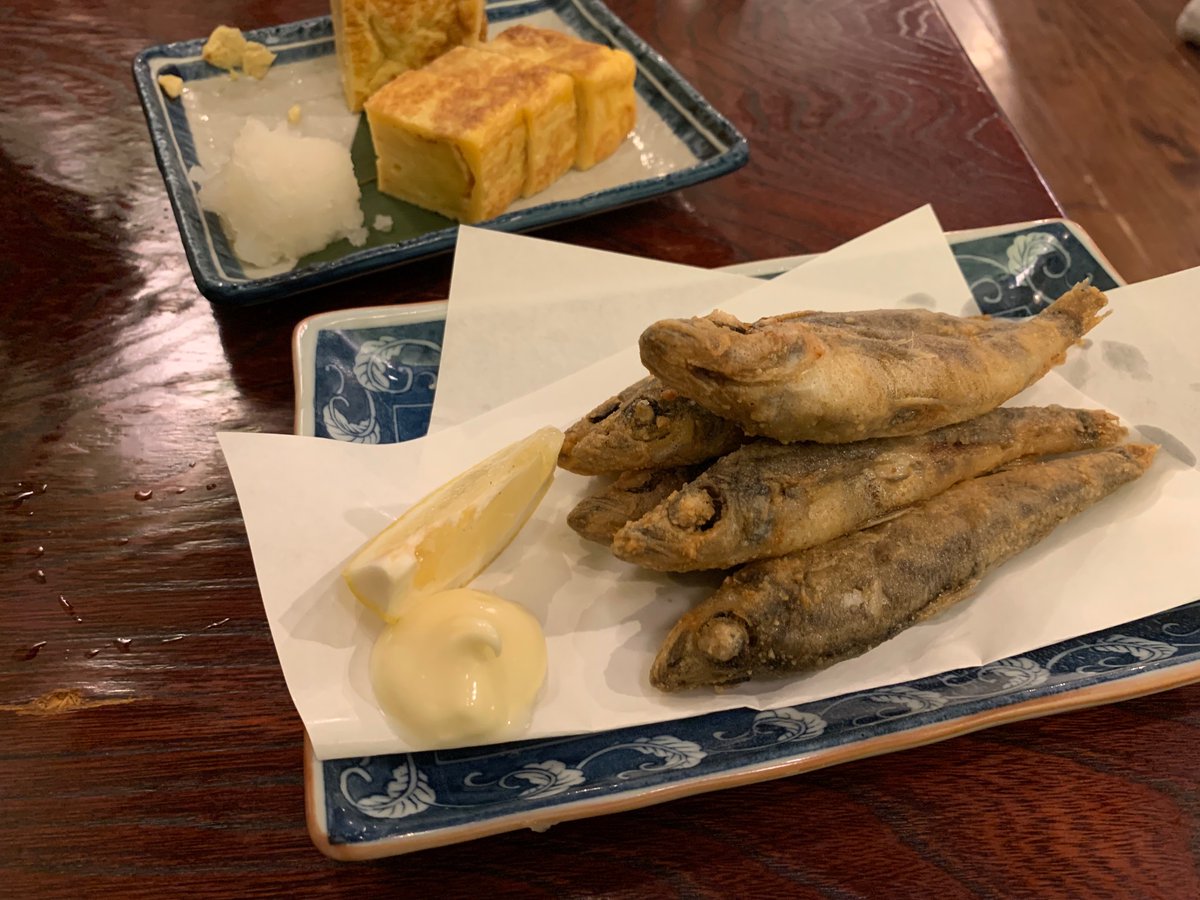 昨晩の晩御飯は大衆居酒屋の名店でメヒカリの唐揚げと厚焼き玉子から。良き良き。