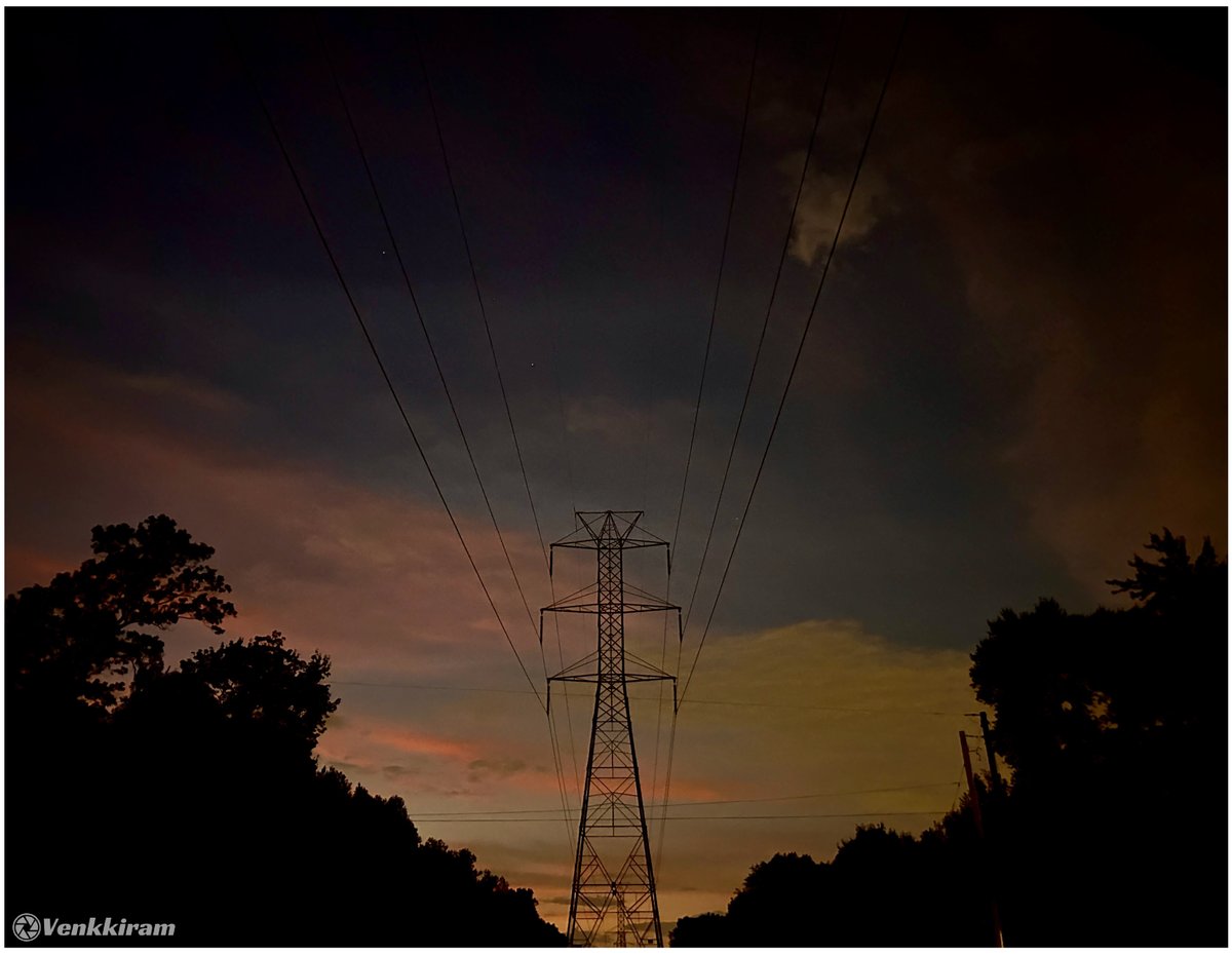 venkkiram's tweet photo. Every end glows with a promise - trust the week ahead. Whatever weighs you down, let it go… something good is already on its way.
#venkkiclicks #SundayHope #NewWeekAhead #StayPositive #LightBeyondDarkness #SundayReflections #CalmAndStrength #Sunsetphotography #Sunset https://t.co/GnGXEpA6Tl