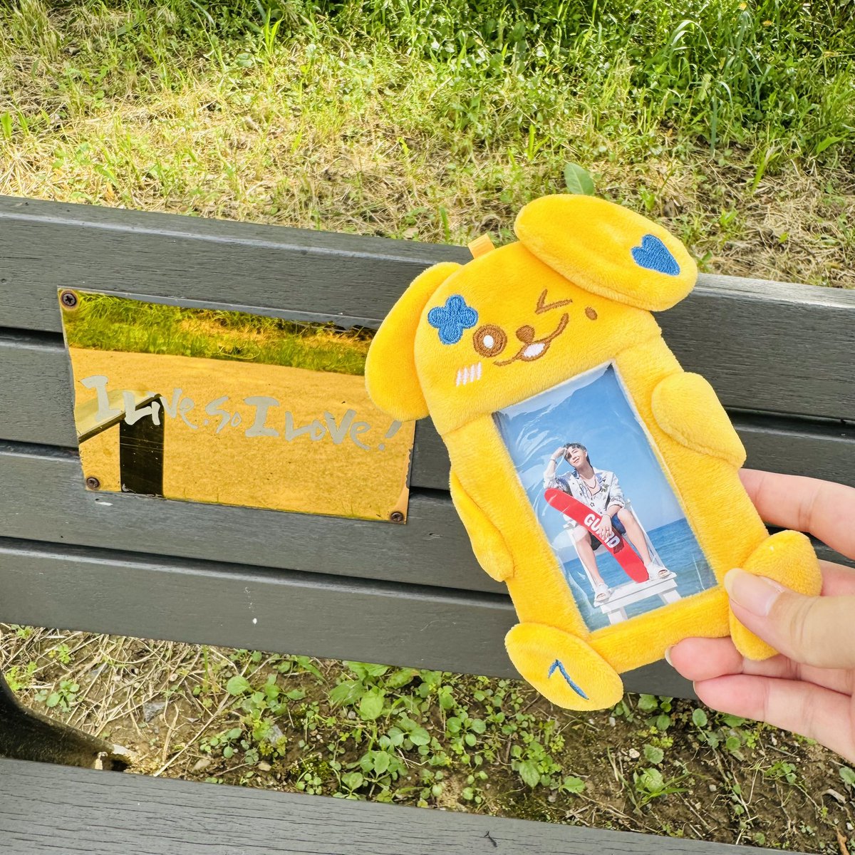 💙올해 RM 생일 서포트 이벤트가 완벽히 마무리됐습니다! 정말 감사합니다!😆🙏🏻
7마리의 강아지 카드홀더는 용산에 있는 RM 숲 2호에 도착했어요🌳
BOX 안에서 카드홀더를 자유롭게 가져가셔도 되니까 귀여운 강아지를 집으로 데려가 주세요🐾