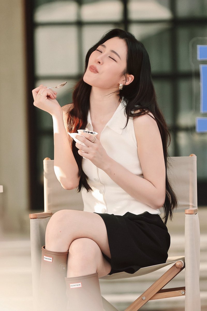 Doairmon's tweet photo. @SUPPORTFOR00K @linglingsirilak LING EAT HAPPY 

LING BA ZHAORIWEIPIN
#LingXZhaoriweipinEvent 
#หลิงหลิงคอง‌ #linglingkwong‌ 
@linglingsirilak https://t.co/9prj4PXFcY