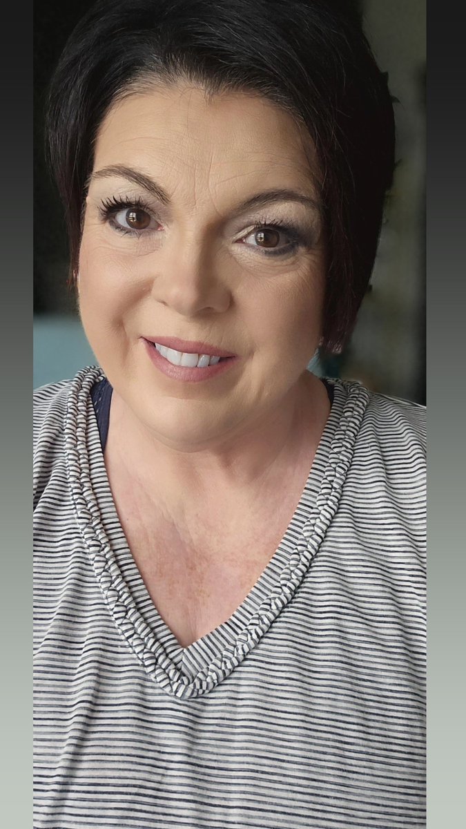 Today's look using all younique cosmetics 💄👄

SEPTEMBER SPECIAL 🛒👇
youniqueproducts.com/cheriehamlyn

LAST CHANCE DEALS 50% OFF ITEMS THAT ARE RETIRING!!!👏👏🛒👇
youniqueproducts.com/cheriehamlyn/l…