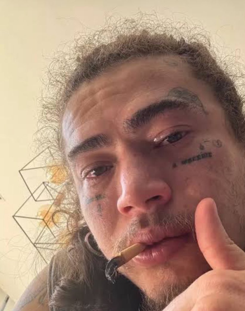OFCBostil's tweet photo. Não, Whindersson… ele não fez piada com a morte do seu filho, ele apenas falou da FAMÍLIA DELE, e pelo jeito isso despertou um gatilho em você. 

Apenas largue as drogas, aceite Jesus Cristo em sua alma e volte a ser aquele alegre e humilde. 

Nós te abraçaremos! https://t.co/M7B3X5mKh6