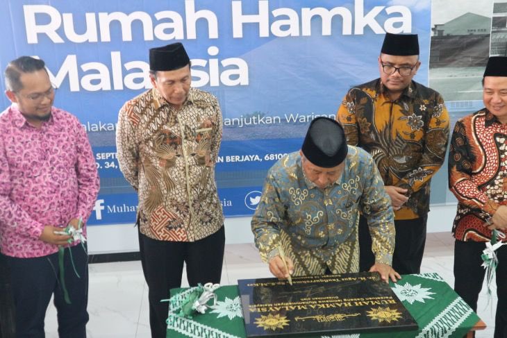 abimalaysia's tweet photo. ABIM HADIR PERASMIAN RUMAH HAMKA MALAYSIA (RUHAMA)
14 September 2025 - Sdr. Ahmad Fahmi Mohd Samsudin, Presiden ABIM telah hadir ke Majlis Perasmian Rumah HAMKA Malaysia (RUHAMA) di Taman Berjaya, Batu Caves anjuran Persatuan Cabang Istimewa Muhammadiyah (PCIM) Malaysia.
#HAMKA https://t.co/Gk5vJW5VMX