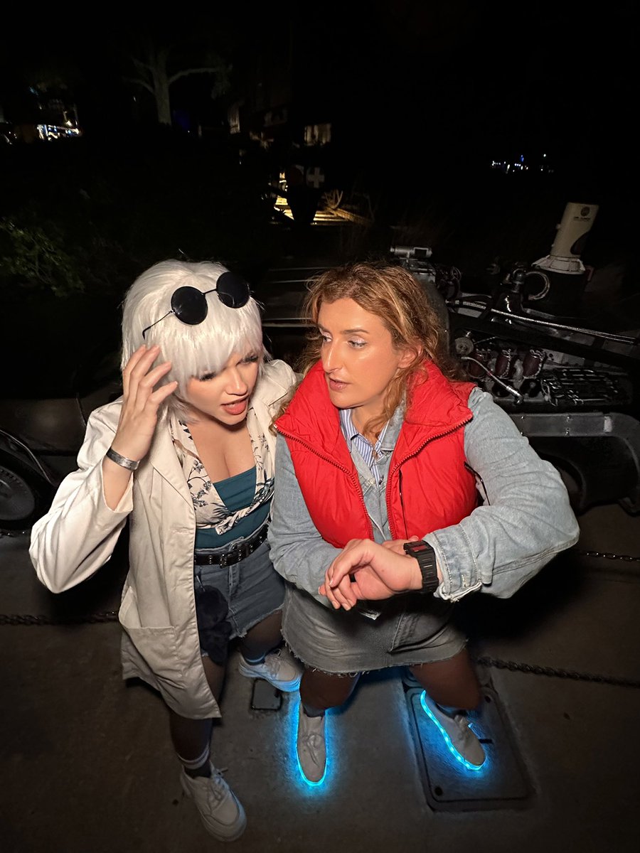 NPC_Chick's tweet image. Going to the theme parks dressed up as genderbent Doc and Marty McFly and getting interrupted while your glizzy gobbling is always a highlight of Halloween Horror Nights 🙌🏼 
@HorrorNightsORL