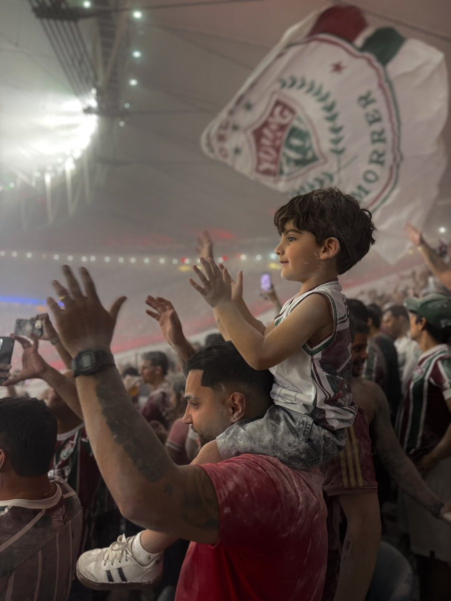 RebelloDiogo_'s tweet photo. Não tenho nem legenda para essa foto 🇮🇹 
Te amo filho! 
@youngfluoficial https://t.co/HZmRdL2Vgk