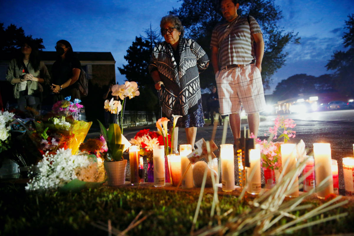 sightmagazine's tweet image. Chicago area residents mourn immigrant fatally shot by ICE agent during arrest attempt @sightmagazine  #Chicago #USimmigrationraids #ICEraids #SilverioVillegasGonzalez #DHS #FranklinPark 

sightmagazine.com.au/news/chicago-a…