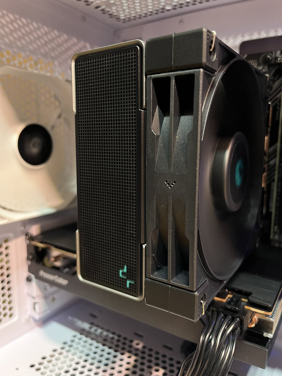 ChannelGoG's tweet photo. 新品格安ゲーミングPC販売します。
-送料込み79,800円-

旧世代に加え、光らせたりもありませんので破格のお値段となります。

かといって低性能ではありません。
配信・動画編集やゲームも万能にこなし、特にFPSタイトルは得意で強いゲームが多く、APEXでも240FPSモニターで十分扱えます。
（勿論ワイルズも快適動作します。）

お問い合わせお待ちしております。

販売ページはこちら
https://t.co/FpMshIyWal