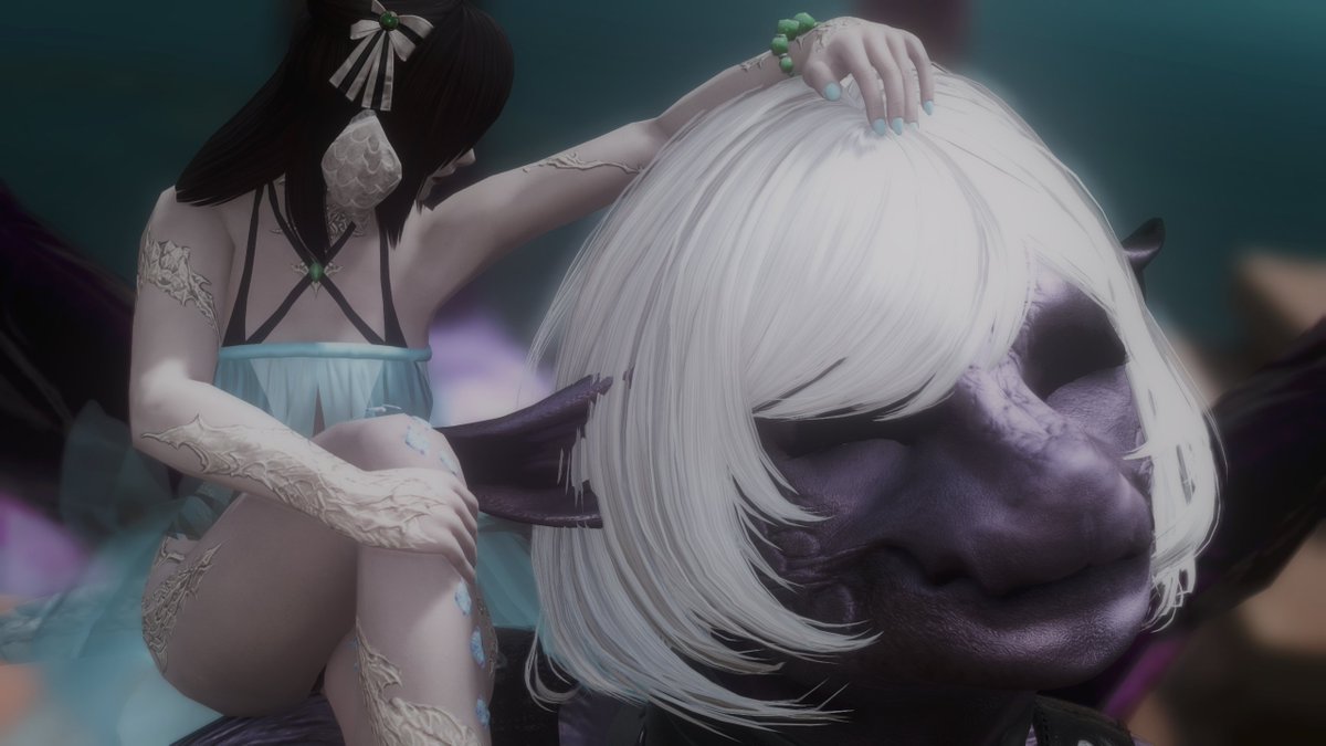 Big lizard meets little lizard.