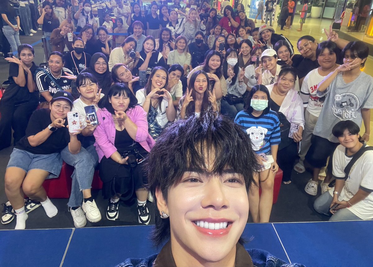 ทางแบรนด์นิยมยีนส์ขอขอบคุณ (<a href="/babe_in_/">BABE 🐽</a> ) ที่มาสร้างความสนุกและมอบความสุขให้กับทุกคนในวันนี้

และที่ลืมไม่ได้เลยขอขอบคุณแฟนคลับทุกคนมากๆเลยค่ะ ที่มาสนับสนุนแบรนด์น้องๆและนิยมยีนส์ ของเรา🤍🤍

#RobinsonSuperJeansWeek
#เบ้บธนทัต #babe #บิลลี่เบ้บ #babiibabe