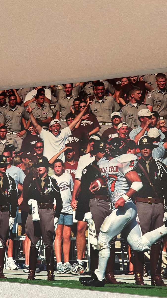 elder4heisman's tweet photo. Where is the guy with his guns up in the middle of the faggies these days? I have a NIL deal for him.
#picklereport https://t.co/uV6TiFHMG7