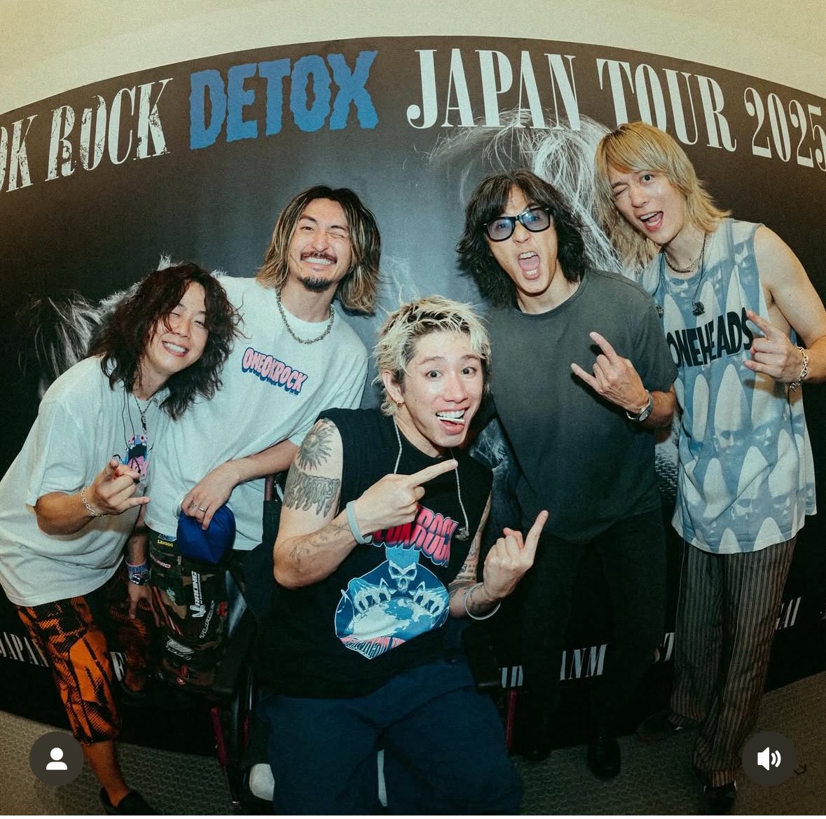 w10airi's tweet photo. takaの顔が緩んでてこの写真見るだけで涙出る〜🥹❤️
#DETOXJAPANTOUR2025 
#ONEOKROCK https://t.co/LmYbjHsNWU