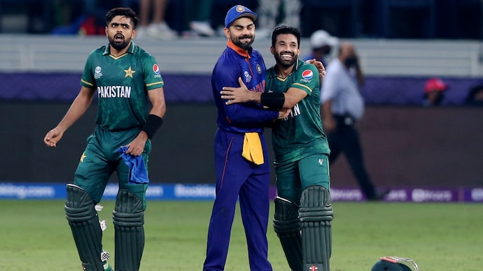 arunprkumar's tweet photo. @surya_14kumar after the win against pak in Asia Cup, sec pic @imVkohli after lose against pak in T20WC...this is the reason kohli is not @BCCI favorite..... https://t.co/MscbLKJRWB