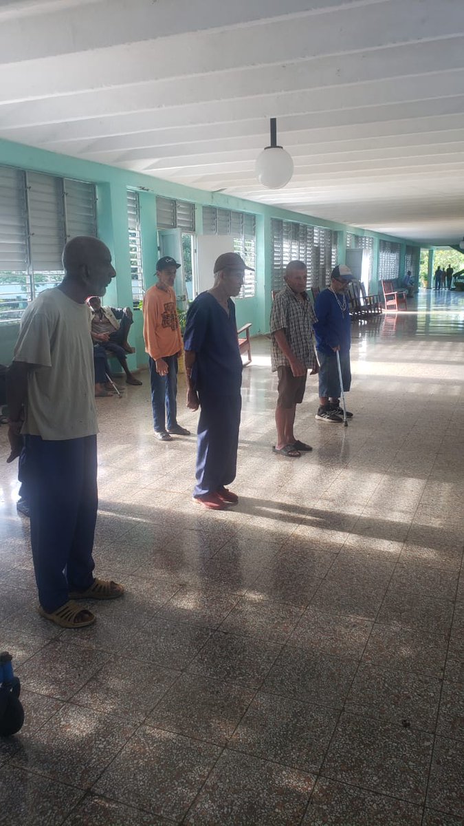 Los trabajadores de deporte realizan actividades a nuestros ancianos en su hogar.La intersectorialidad eslabón fundamental para elevar la calidad de vida. Hogar de Ancianos Vicente Ponce. #MatanzasPorLaSalud
#MatancerosEnVictoria