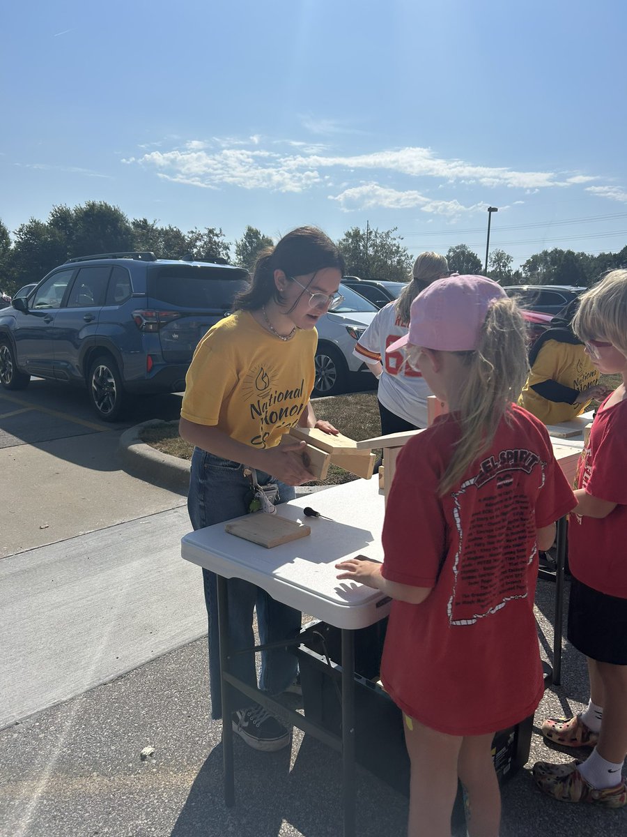 LSHS National Honor Society tweet media