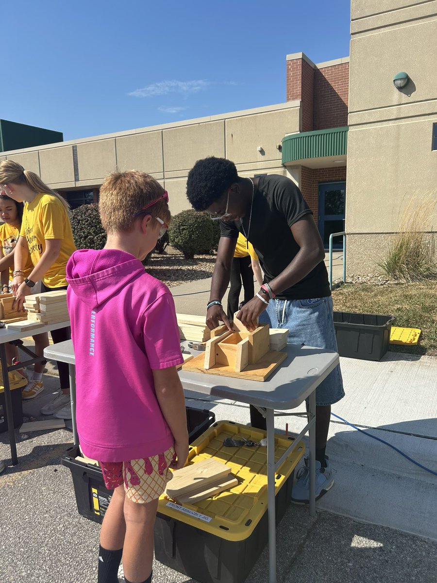 LSHS National Honor Society tweet media