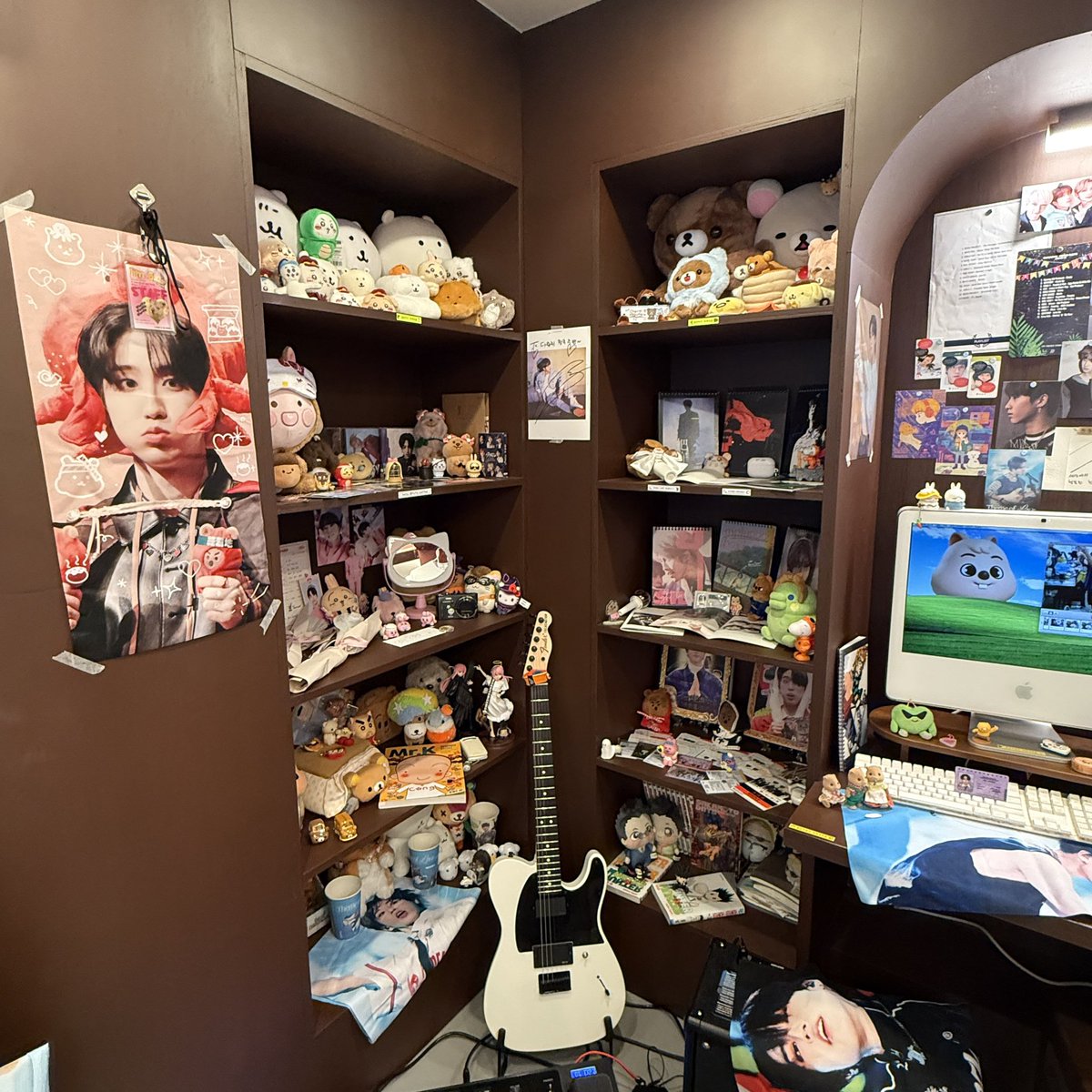 미지와의조우님의 생카🎧🐹❣️
대기표 받고 기다렸다가 입성-! 안에 카페가 너무 내 스타일.. 좋아❣️ 음료랑 쿠키도 짱맛있고..( 나도 이렇게 카페열래..😲 ) 포토존은 한이의감성의 방을 본 기분🤭💗 입구에 마련된 미조님의 한이직캠보면서 집중해서 서서봤댜.. 너무좋아😭💗 

#주제는_사랑