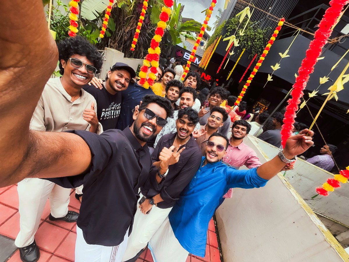 SarLockz's tweet photo. Onam celebration @B4M-NHQ_Kochi

#B4MNHQ #NHQ #kochi #onam2025 #music https://t.co/E3SAJxxELx