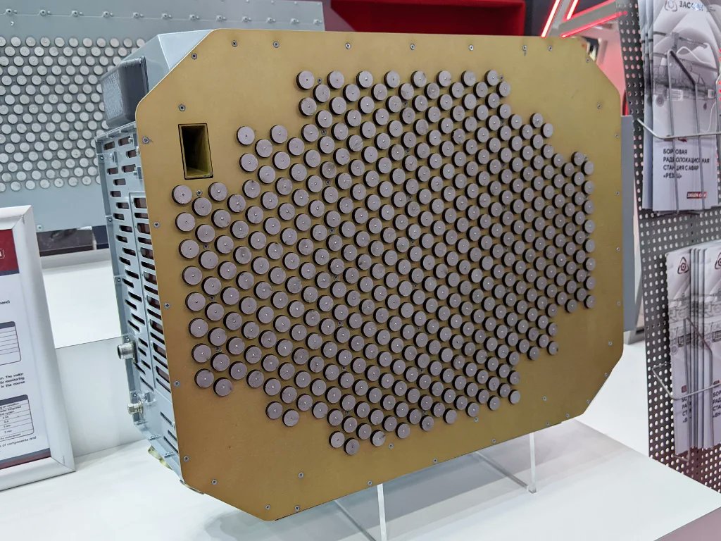 koomaali's tweet image. India unveils a new radar chip—developed by Tata and partners—that boosts indigenous defence and semiconductor capability. This &quot;Made-in-India&quot; tech marks a milestone for self-reliance in next-gen surveillance systems.
#Semiconductor #RadarTech #MakeInIndia #TechIndia