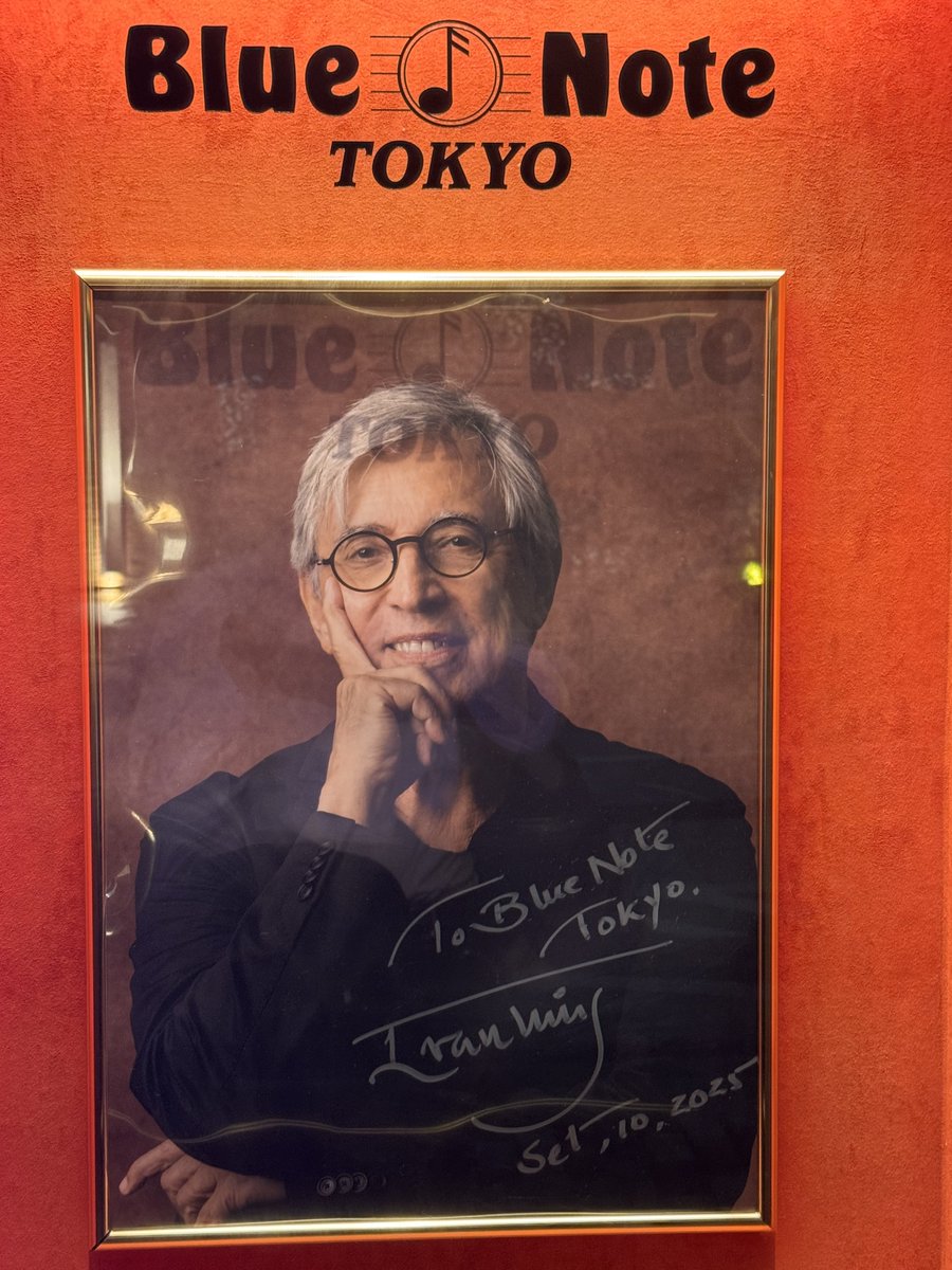 yoruno_hattrick's tweet image. #IVANLINS @BLUENOTE東京9/12 2nd
イヴァン・リンス 80th Anniversary 
テオ・リマのビートに流麗なGとSAX、KEYといい曲にいいパックと聴き込んだいい客層
ご機嫌な本人のMCと美声Vo
切々とした哀愁あるMPBに会場も自然発生的なコール&amp;amp;レスポンス、Trb村田さんゲスト
あり和やかで気持ちいい夜に