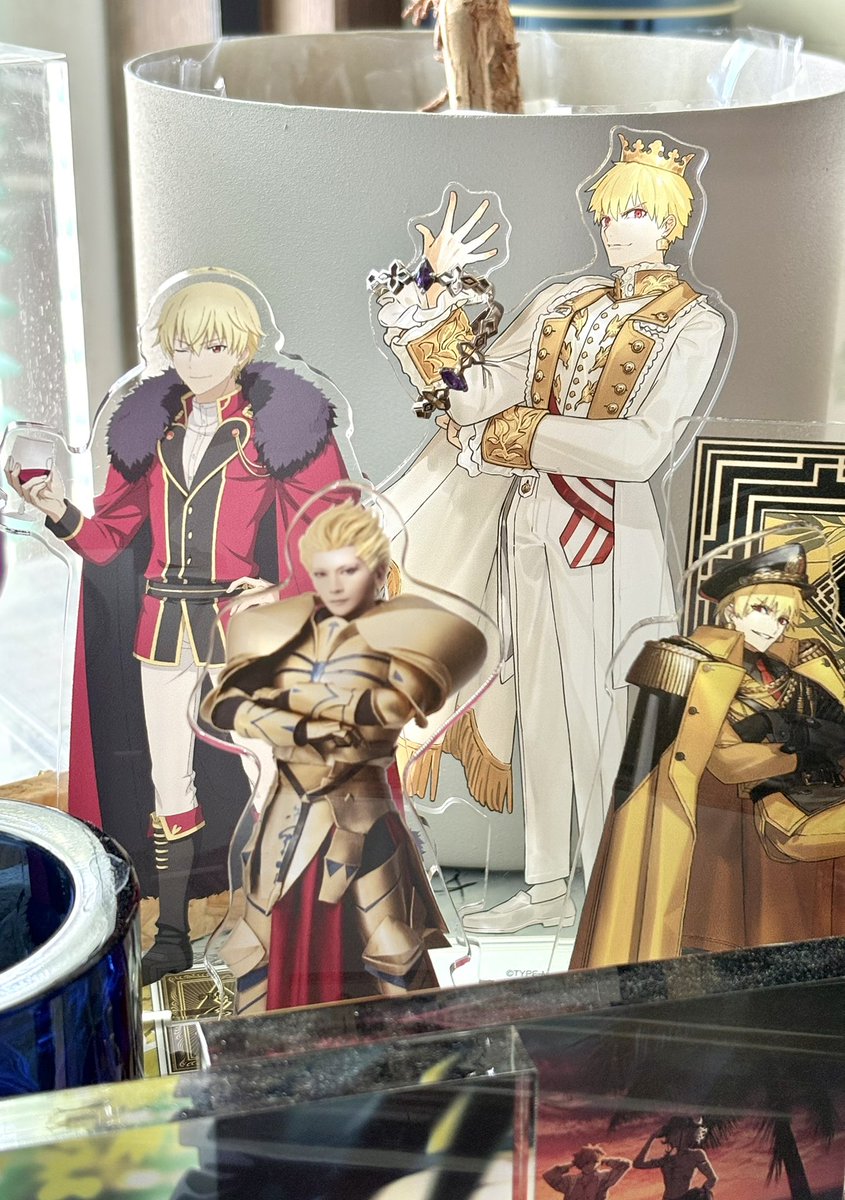 ギルガメッシュ(Fate) 「ワダアルコ展の王子王アクスタ、アクセどや顔