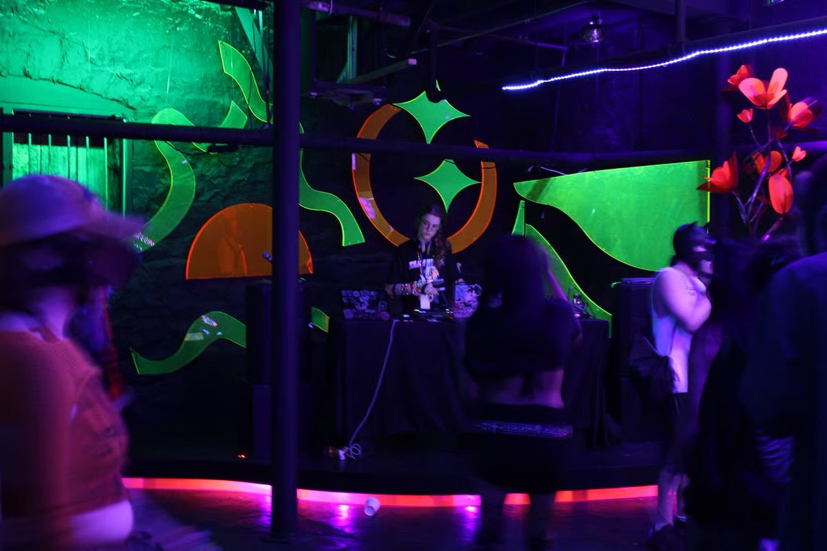 HYP3RPUP's tweet image. 💫 FURCON5 PRESENTS: FEARCON5 🎃🦇🍬
AVON THEATER, OCTOBER 26TH 2025

🎛️ FEAT. @HOTPINKWOLF @ItsCreepP @SilvaHound MIDNIGHT DRIFT @HYP3RPUP @fibrealex

INCLUDES FREE KANDI, HEADLESS HORSELOUNGE, TRICK OR TREATING, AND A COSPLAY CONTEST SPONSORED BY STARRCADE

🔗 LINK IN BIO 🔗