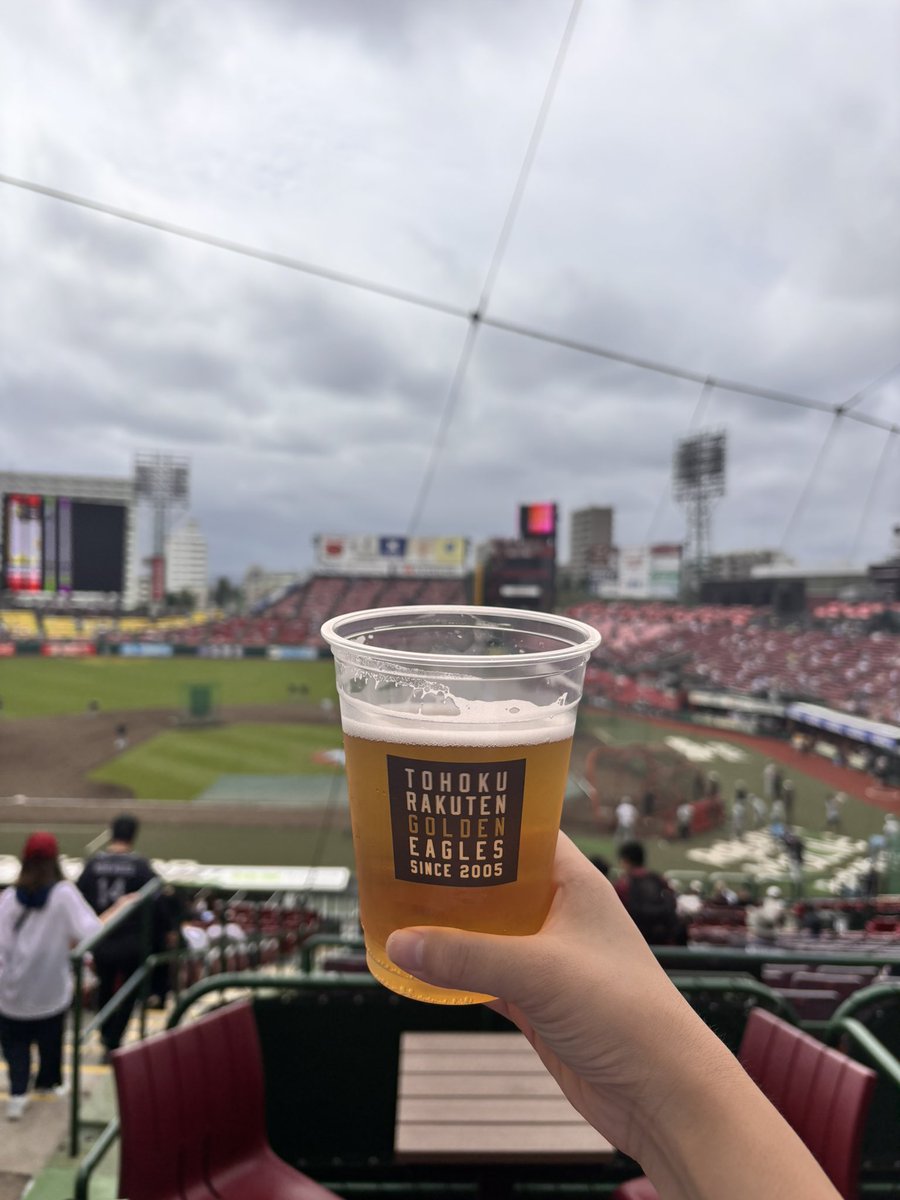 eaglenus52's tweet photo. ひっさしぶりの観戦✨
バックネット裏で見てます🍺 https://t.co/vebYDtABxE