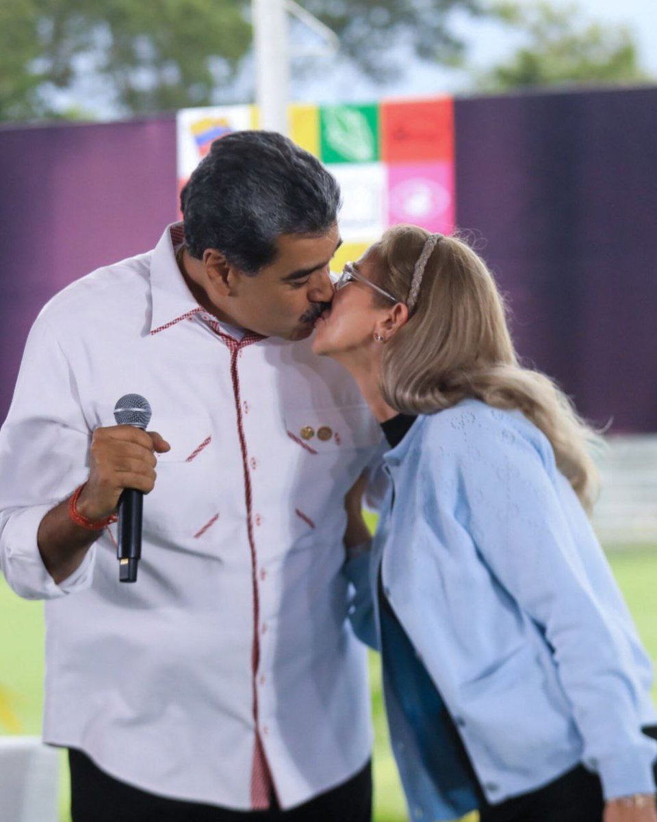 RicardoInterni1's tweet photo. AMANDO VENCEREMOS!

YANKE GO HOME!!! https://t.co/8zUJPvGVYZ