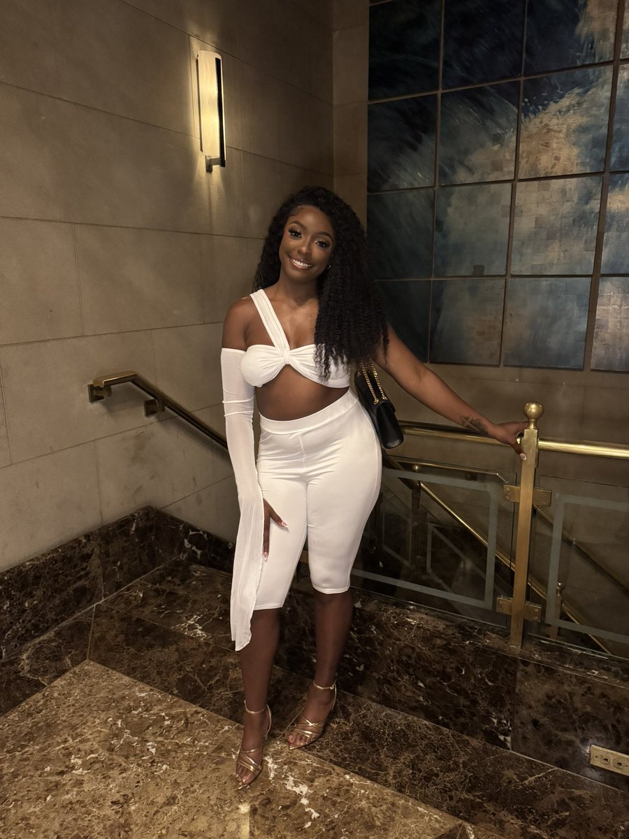 aashwest's tweet photo. birthday girllll #big27 #virgoszn βοΈ https://t.co/BgwZz8pT3G