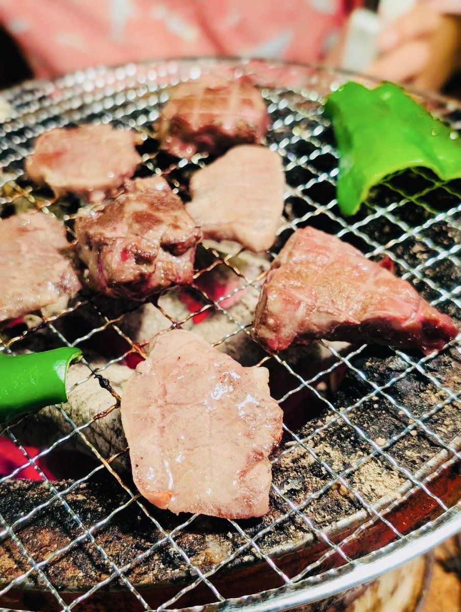 bonbonyouyou11's tweet photo. FFさんとお肉焼いてます♪

お 酒 も 🍻 https://t.co/q1Ge9rhJIF