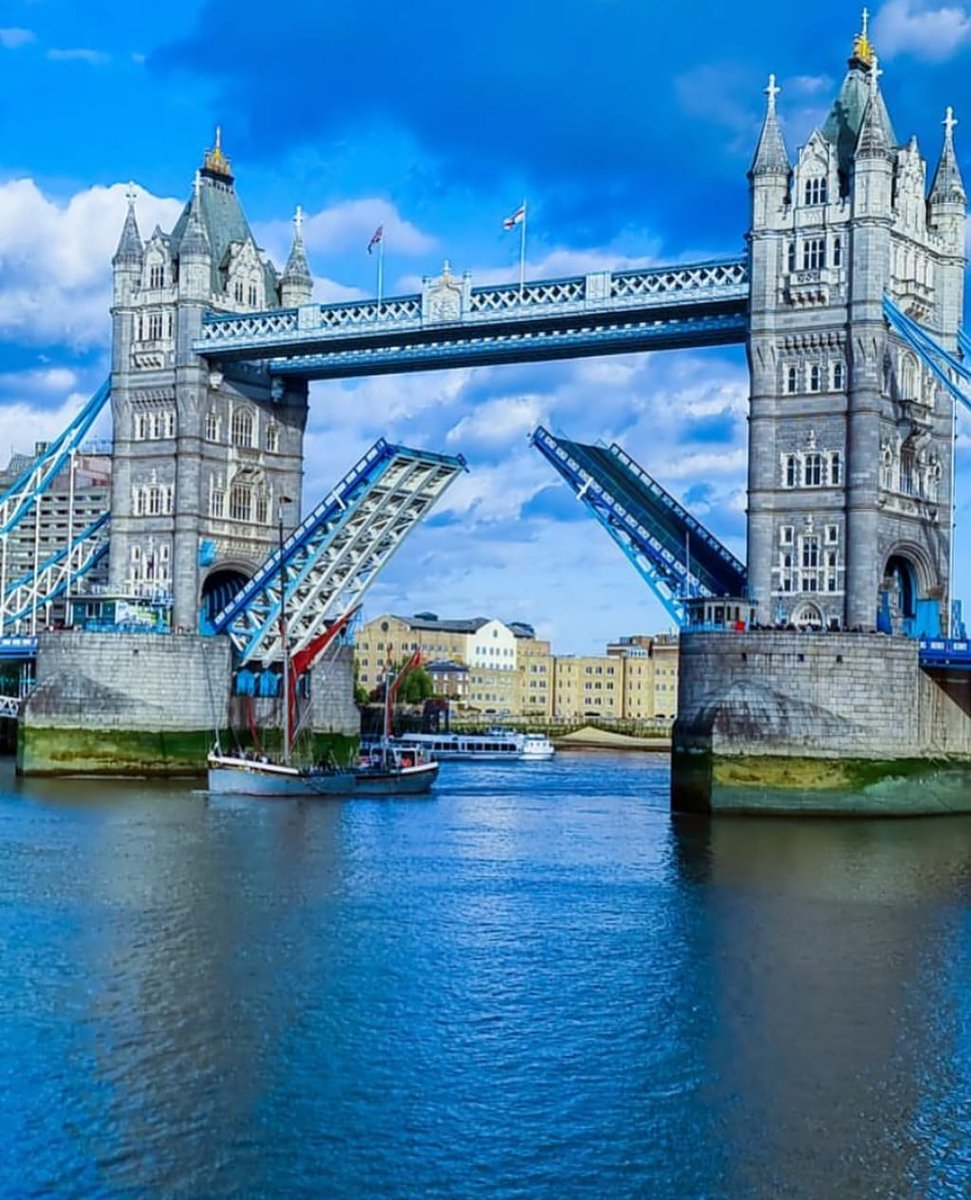 Wow AMAZING London bridge