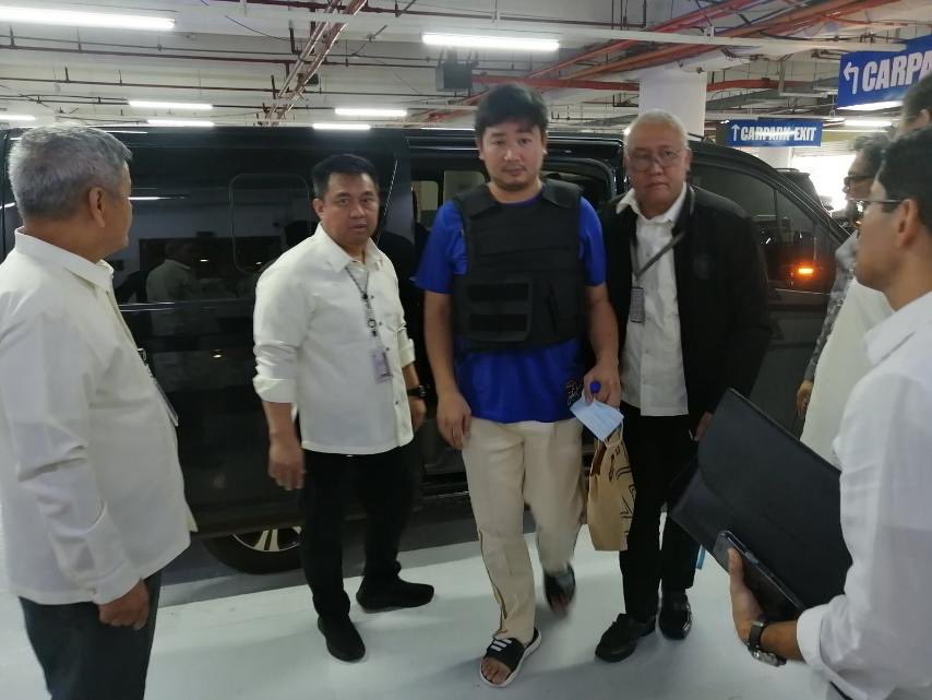 robert mano (@robertmano47) on Twitter photo Tingnan: Brice Hernandez, balik senado na matapos hilingin ng kanyang kampo sa liderato ng Senado. 
(📸Office of Senate President Vicente Sotto III) Tingnan: Brice Hernandez, balik senado na matapos hilingin ng kanyang kampo sa liderato ng Senado. 
(📸Office of Senate President Vicente Sotto III)