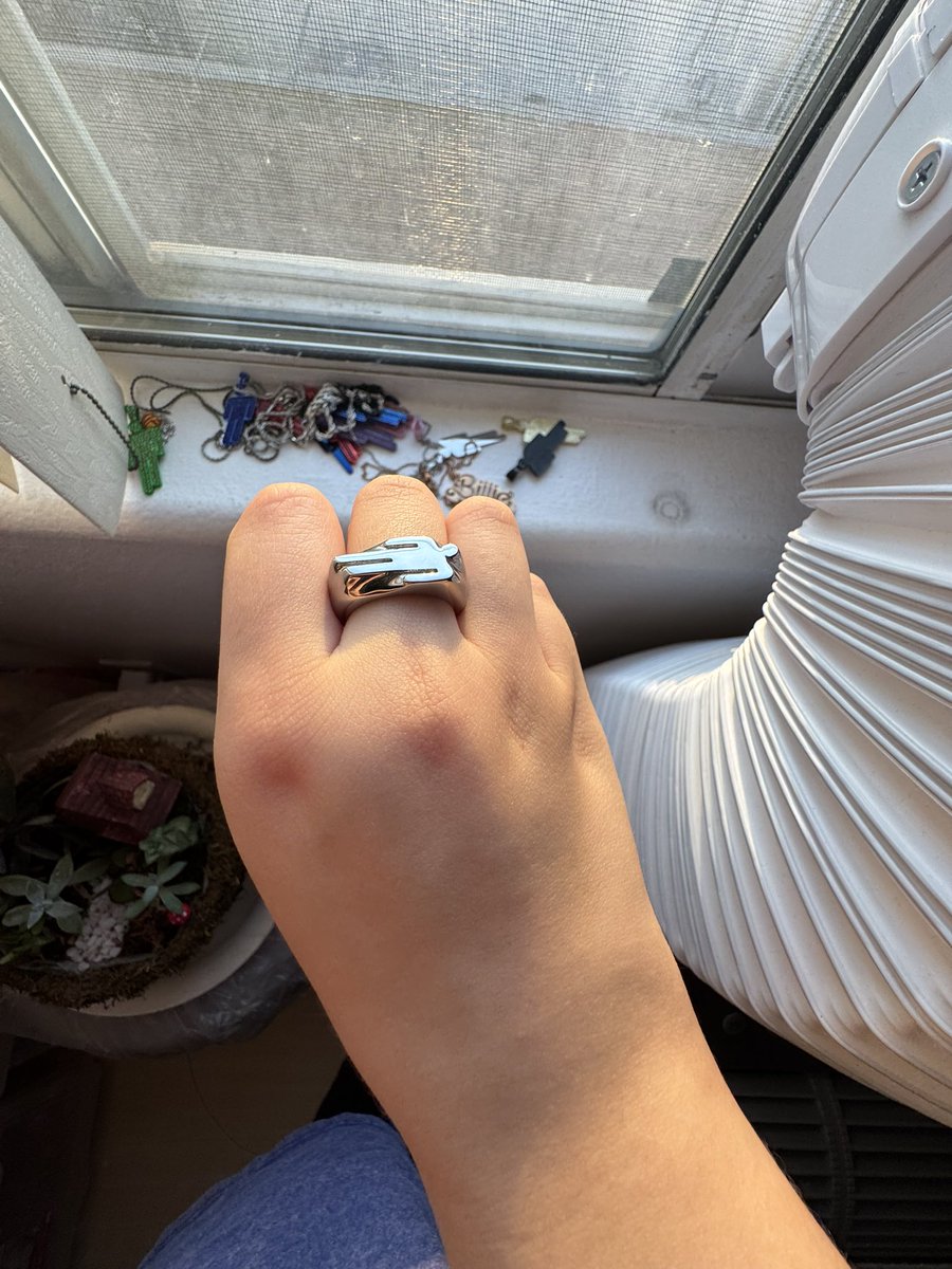 reviews PINNED, insta in bio tweet media