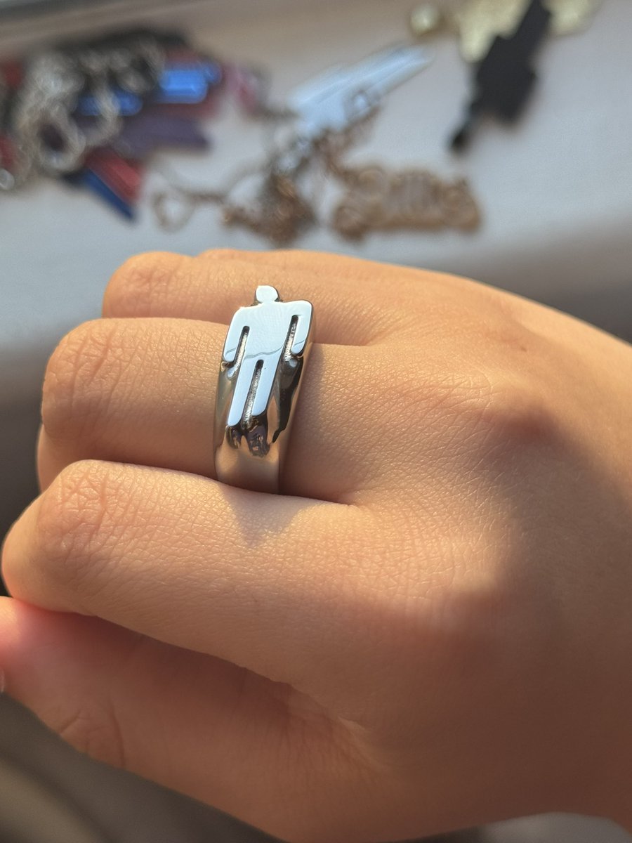 reviews PINNED, insta in bio tweet media