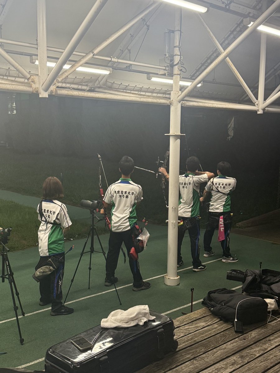 nodaiarchery's tweet photo. こんにちは、農大洋弓部です！
昨日は新木場にて夜間練習を行いました❤️‍🔥

夜でも湿度が高く、涼しいとは言えない環境でしたが、
貴重な長距離練習の機会ということもあり、各自が課題にしっかり向き合えたと思います💪🏹

また、一人ひとりが声をしっかり出して練習に取り組めていました❗️📣 https://t.co/fUAHuZzRjR