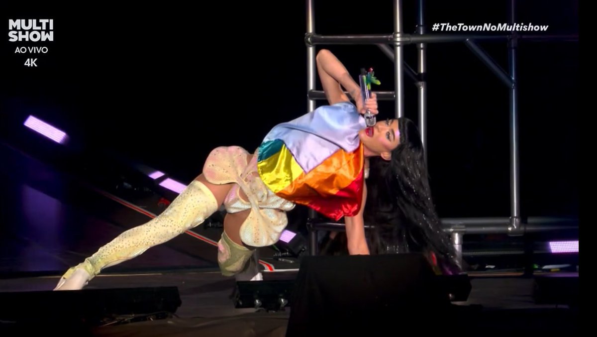 portalkatyperry's tweet image. AMOR NÃO É UM GÊNERO, É UMA FREQUÊNCIA!