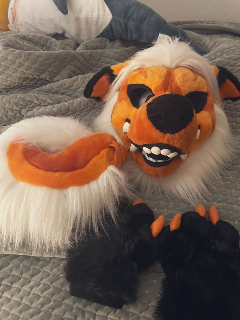 Monstera Steal Yo Gurl tweet media