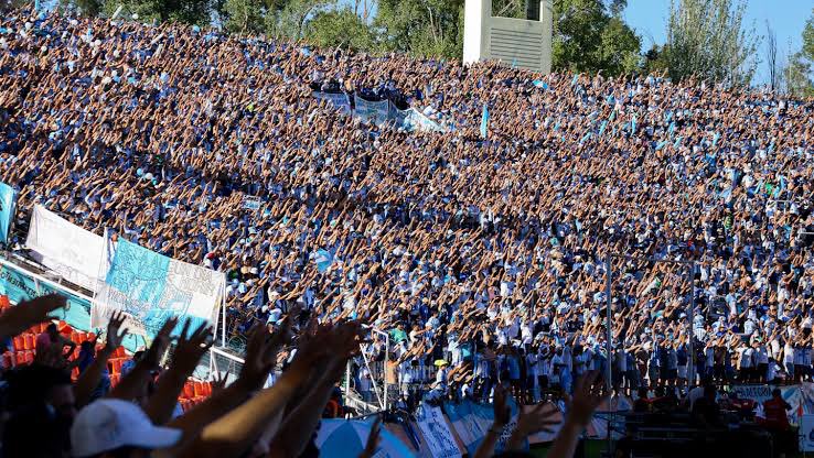 de25yosoyy's tweet photo. Podrán pasar los años, jugadores, dirigentes o técnicos pero el sentimiento y el amor por Atlético no se negocia por nada. Feliz día a la hinchada más grande del Norte argentino! 💙🤍 https://t.co/5erpIooZW7